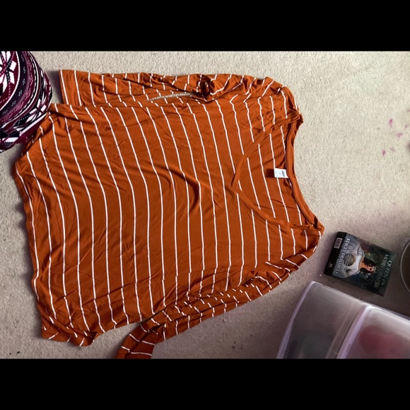 Tops - Picture 7 of 15